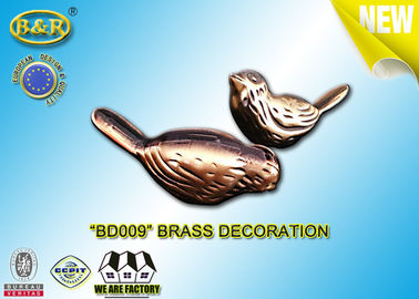 BD009真鍮の墓碑のヤードの装飾の鳥の組の形の物質的な銅合金無し