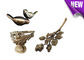BD009真鍮の墓碑のヤードの装飾の鳥の組の形の物質的な銅合金無し